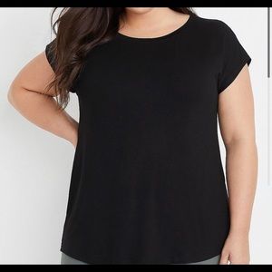Just a plain black T-shirt with short sleeves. This is in new condition!
